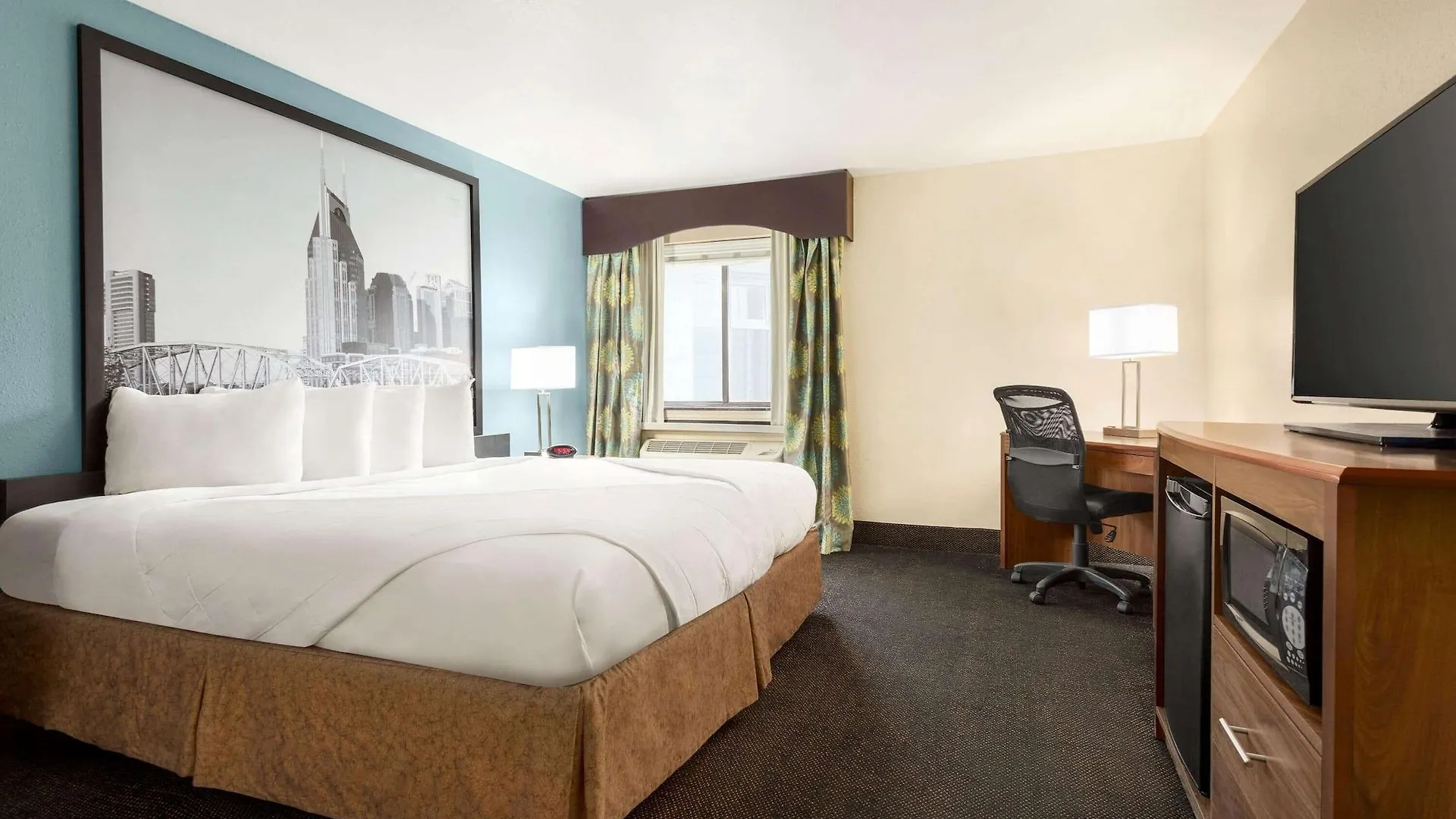 ** Hotel Luxe Studios Nashville United States